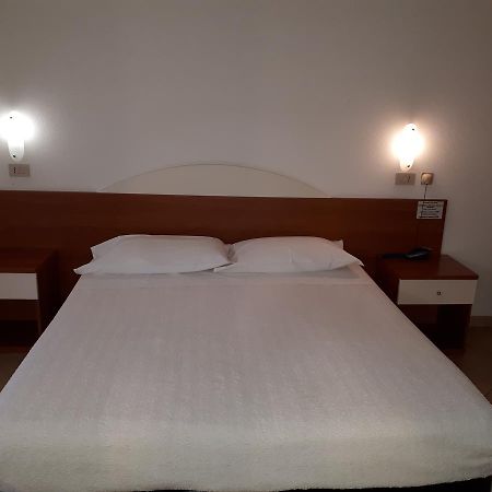 Hotel Ciclamino Риоло-Терме Экстерьер фото